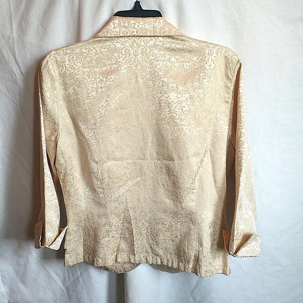 Stunning jacket w/ beautiful design print. Size large 11/13 or women small. - Picture 4 of 9